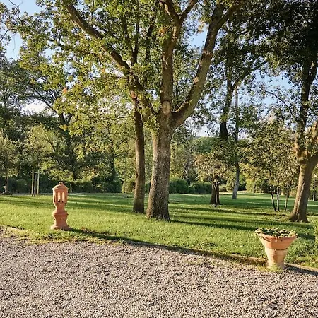 In Storica Con Parco E Piscina Apartamento *