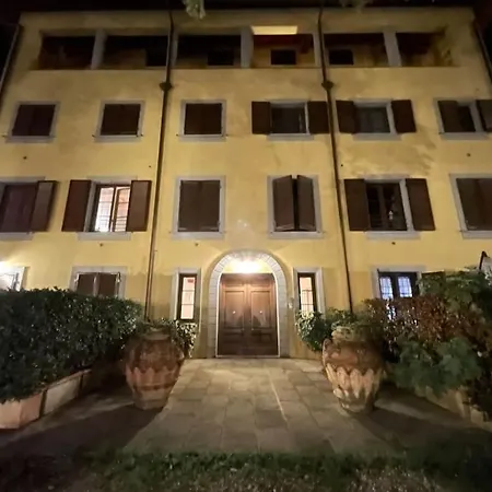 In Storica Con Parco E Piscina Apartment *