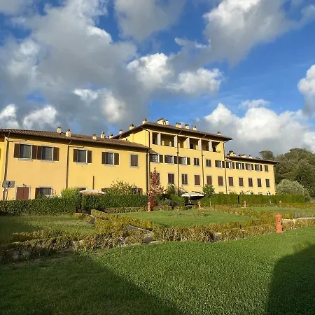 In Storica Con Parco E Piscina Apartment *